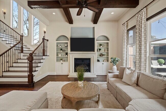 Building Photo - 622 Pink Azalea Trail