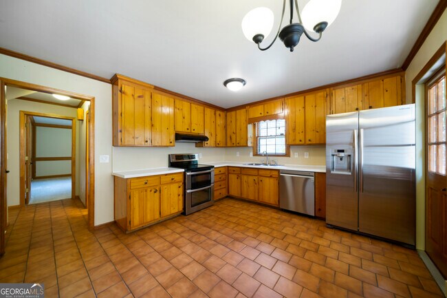 Building Photo - 104 Lake Somerset Dr NW