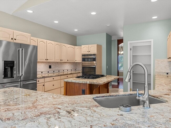 Building Photo - Fieldcreek Gem