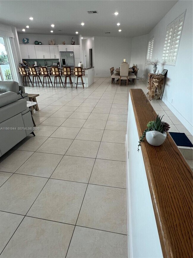 Building Photo - 7760 Aviation Blvd