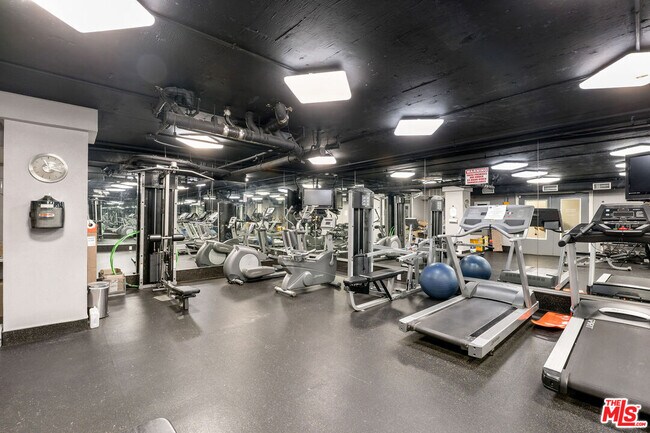 Building Photo - 141 S Clark Dr