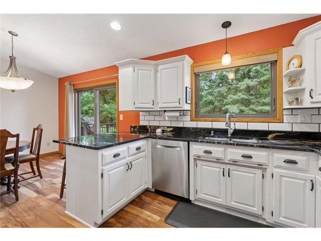 Building Photo - 796 Sunset Dr