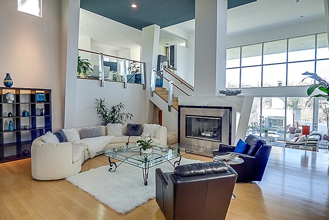 Building Photo - 108 Lost Oak Ct