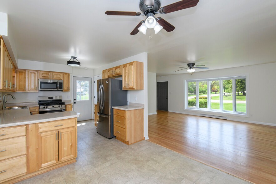 Building Photo - W149N6158 Pocahontas Dr