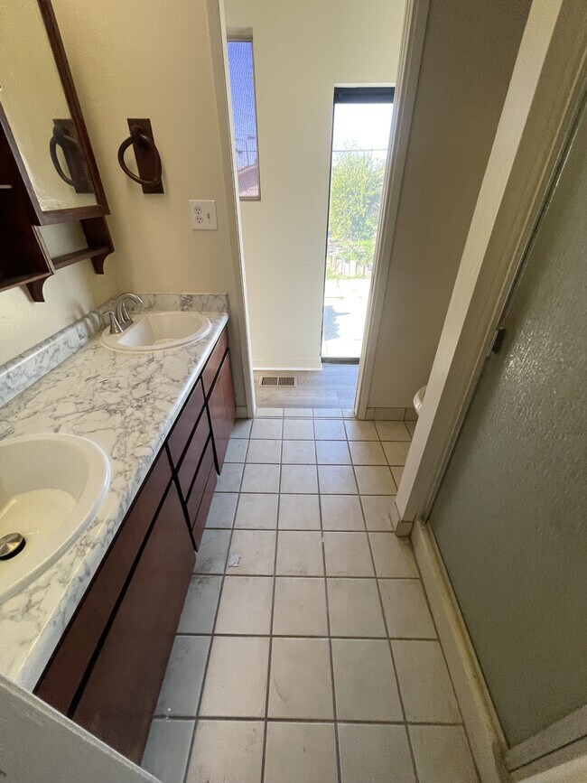 Building Photo - 1316 H St