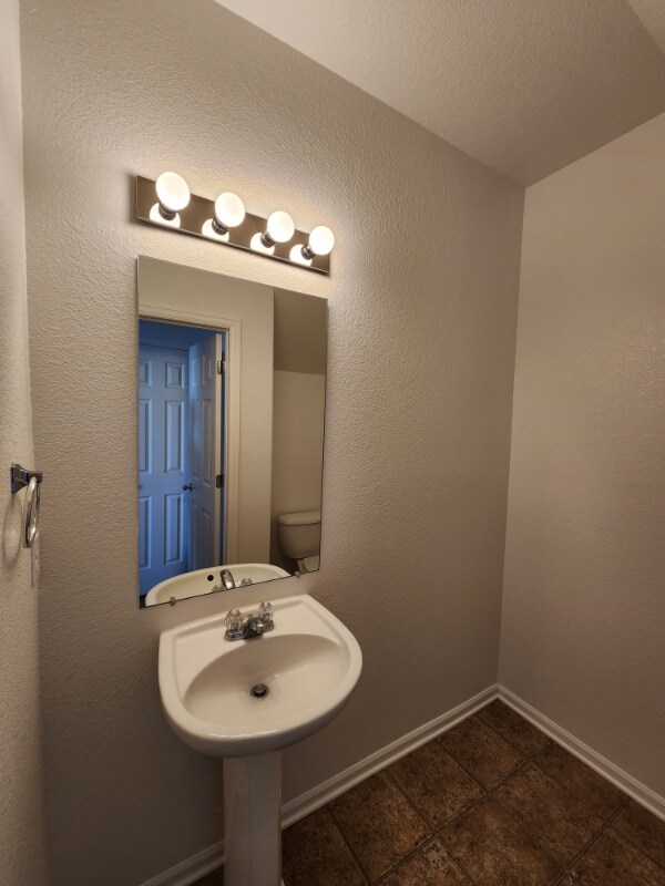 Building Photo - 2527 Shannara Grove
