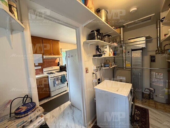 Building Photo - 522 Smith St