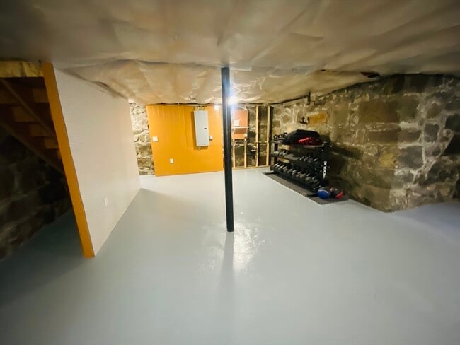 Building Photo - 253 Lynn St