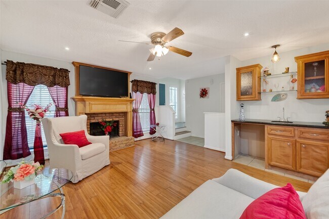 Building Photo - 3200 S Gessner Rd