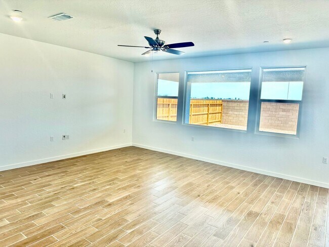 Building Photo - BRAND NEW 5/3 Lennar In Riverstone Community