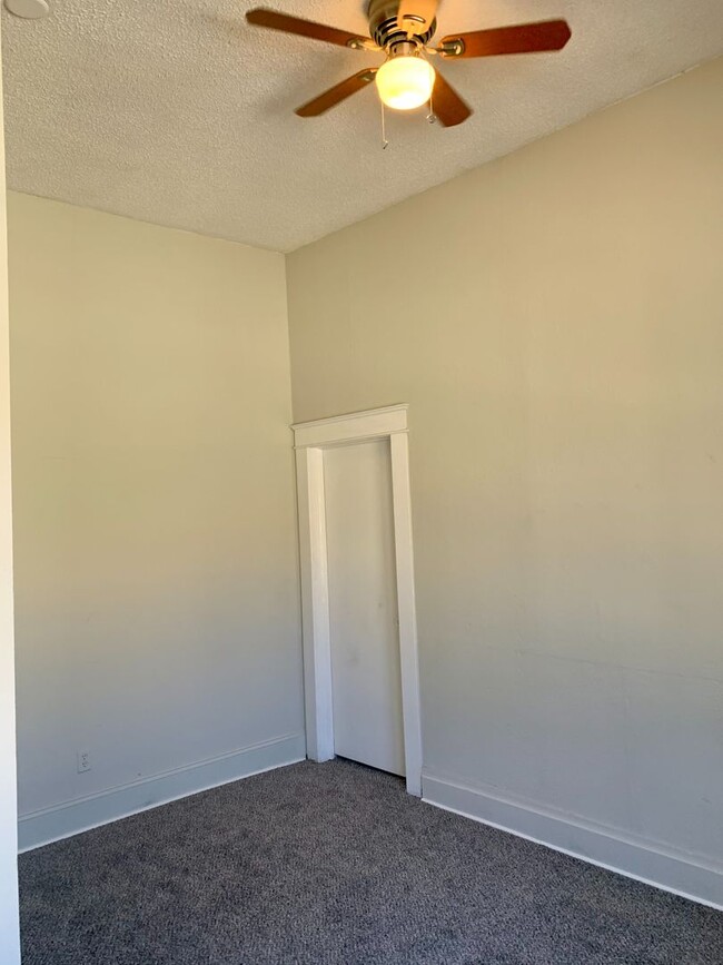 Building Photo - SPACIOUS AND NEWLY RENOVATED 3 BEDROOM 1 1...