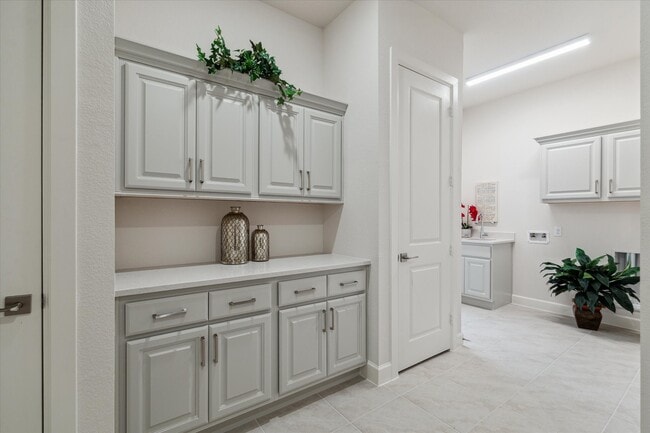 Building Photo - 407 May Meadow Ln