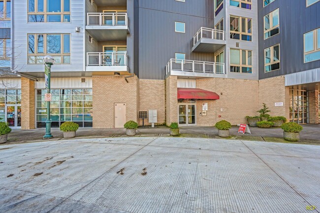Building Photo - 12600 SW Crescent St