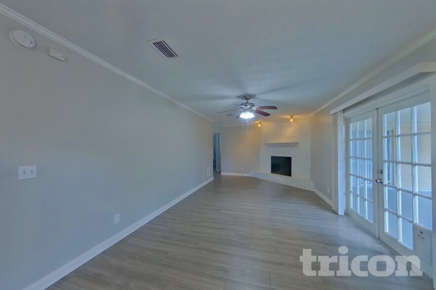 Building Photo - 671 Custer Cir