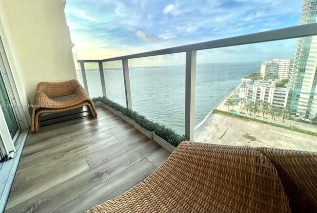 Building Photo - 1155 Brickell Bay Dr