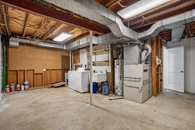 Building Photo - 5128 Cliffhaven Dr