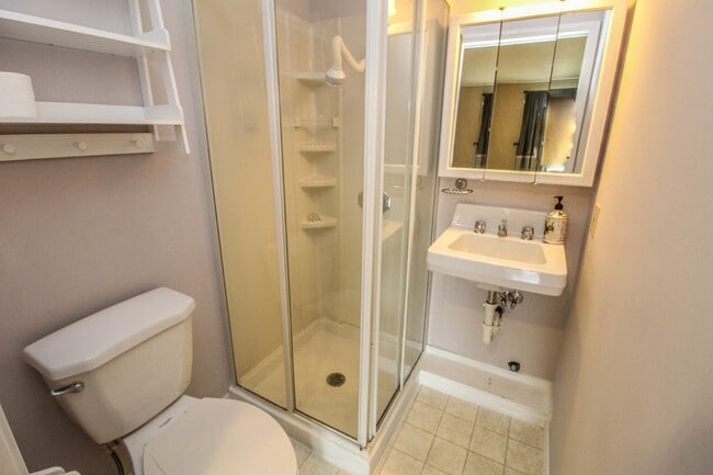 Building Photo - Coming Soon! Very well maintained home wit...