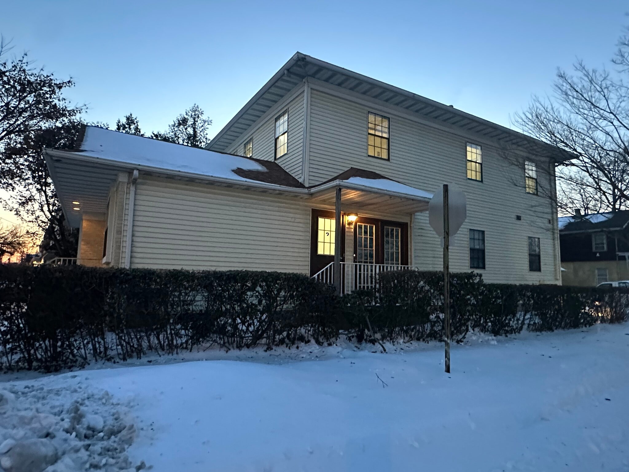 Building Photo - 1747 E 2nd St