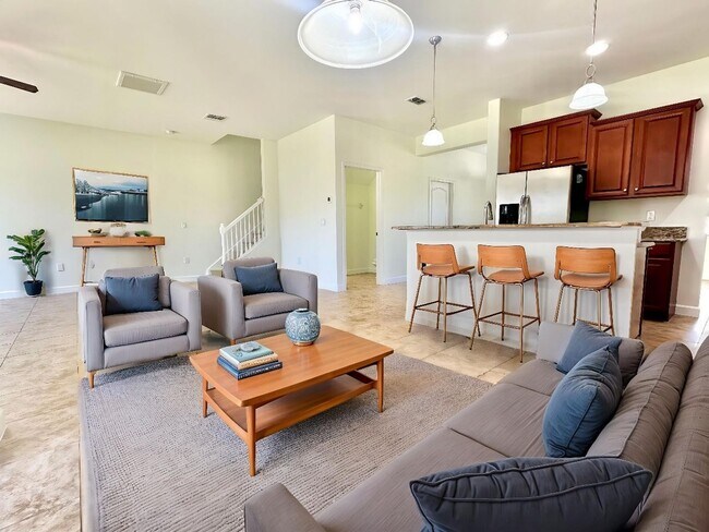 Building Photo - Upscale and modern 5bedroom/2.5bath home i...