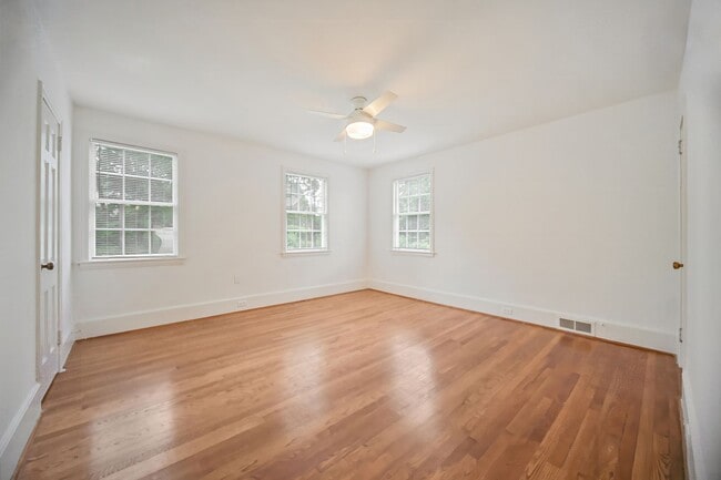 Building Photo - 2bedroom 1 bath