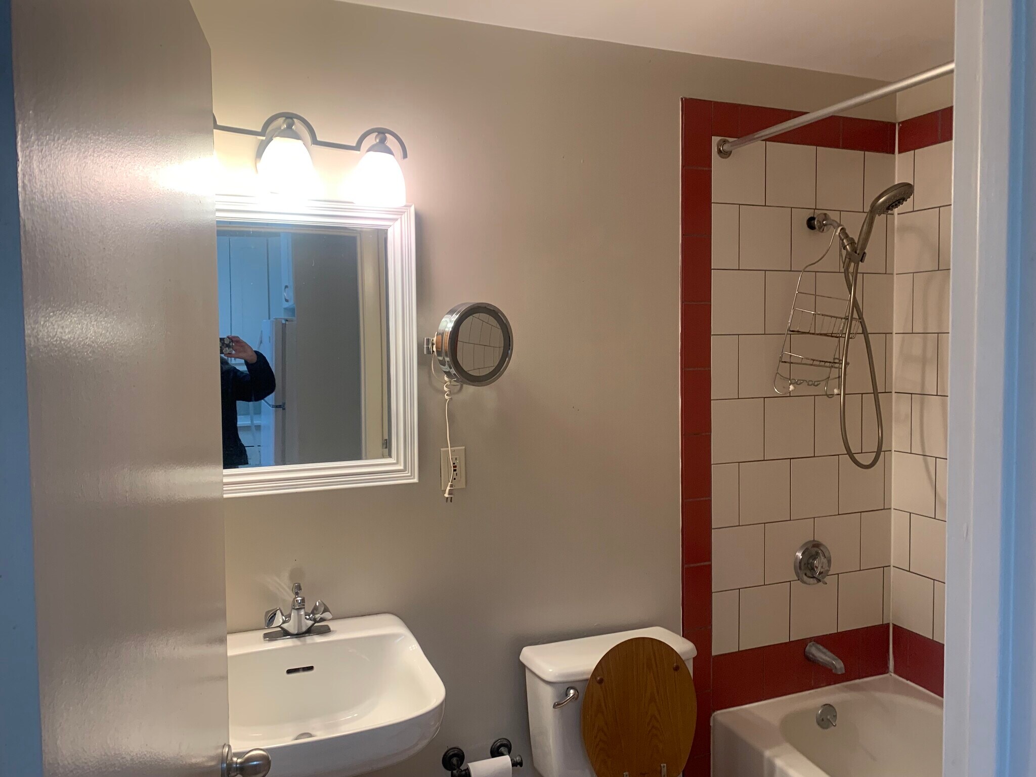 Bathroom approx 9x10 - 38 Williams St
