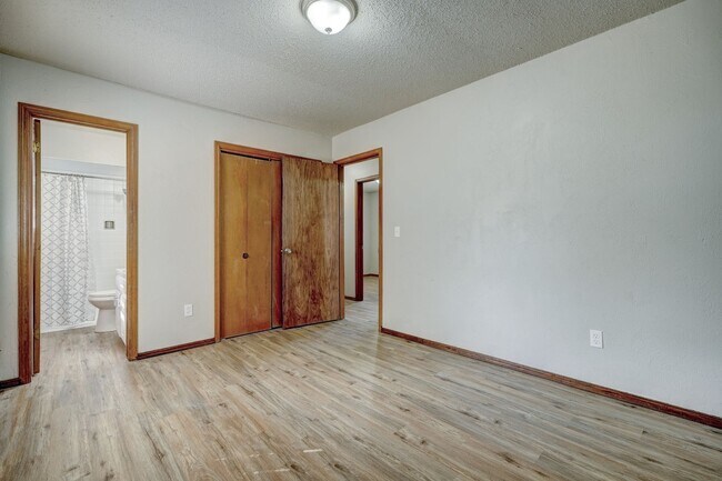 Building Photo - 28 Bainbridge Ave