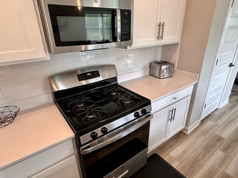Building Photo - 721 Scarsdale Ln