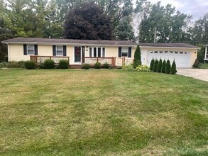 Building Photo - Spacious Brick Ranch, 3-Bedrooms, 2-Baths, Att. Garage- Shelby Township