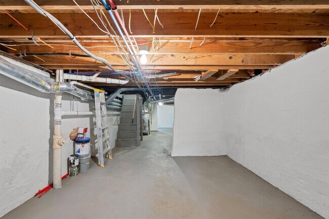 Building Photo - 6816 Wise Ave
