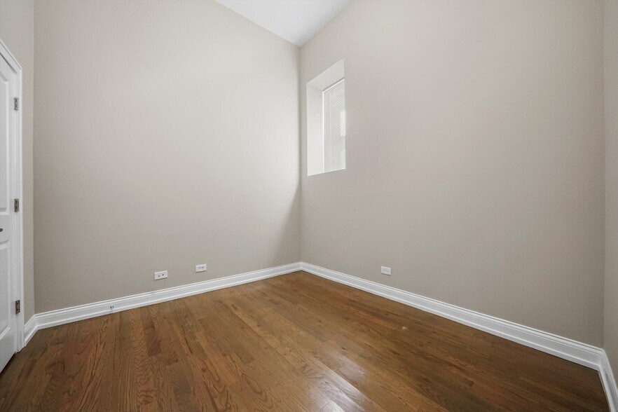 Building Photo - 1946 S Racine Ave