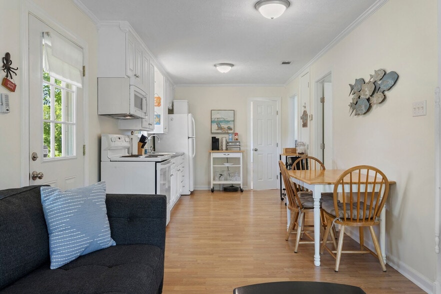 Building Photo - 312 Water St