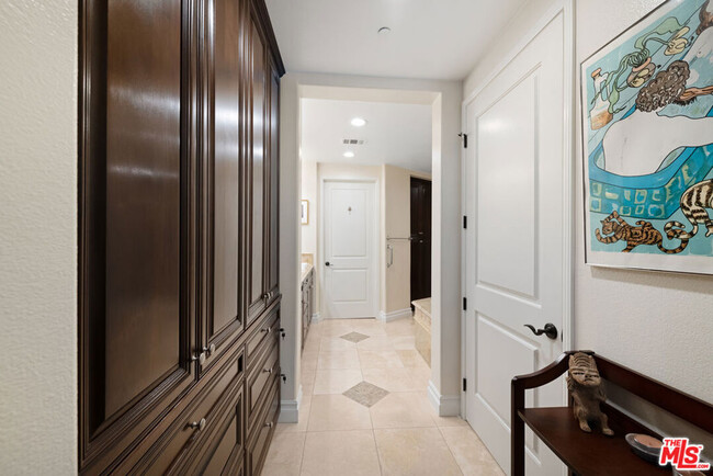 Building Photo - 6241 Crescent Park W