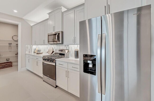 Building Photo - 925 SW Pr Ave