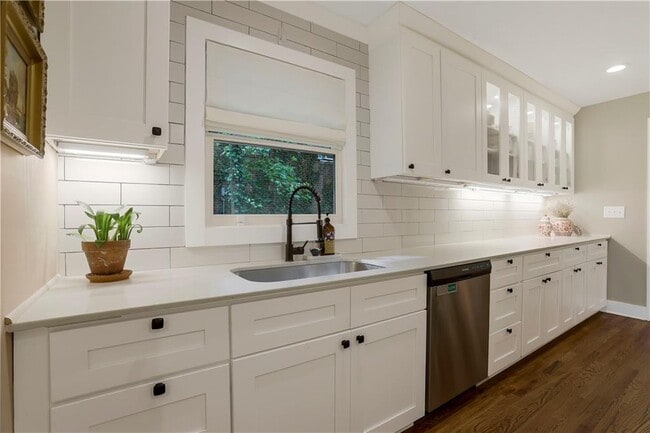 Building Photo - 1344 Midlawn Dr