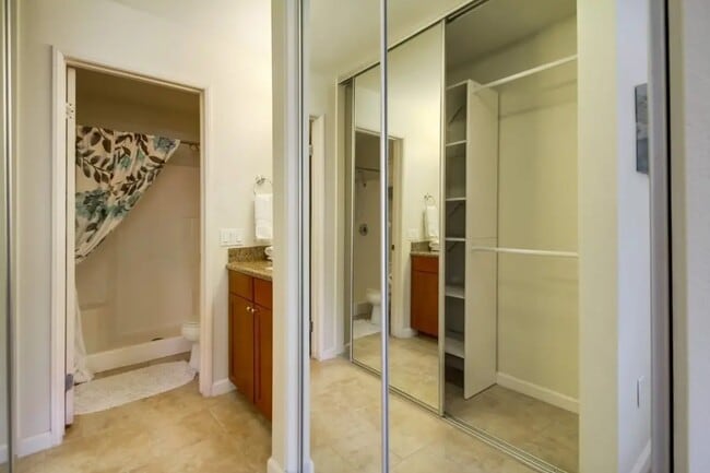 Building Photo - 10639 Dabney Dr