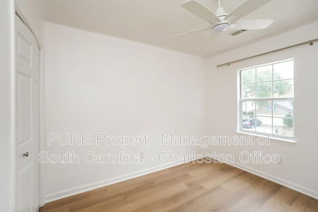 Building Photo - 1928 Oak Tree Ln