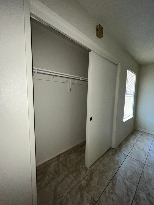 Building Photo - 3182