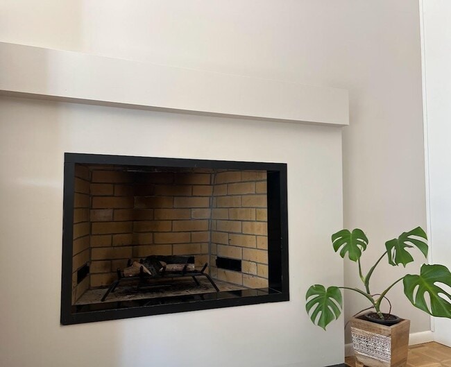 Building Photo - 630 Pilgrim Dr