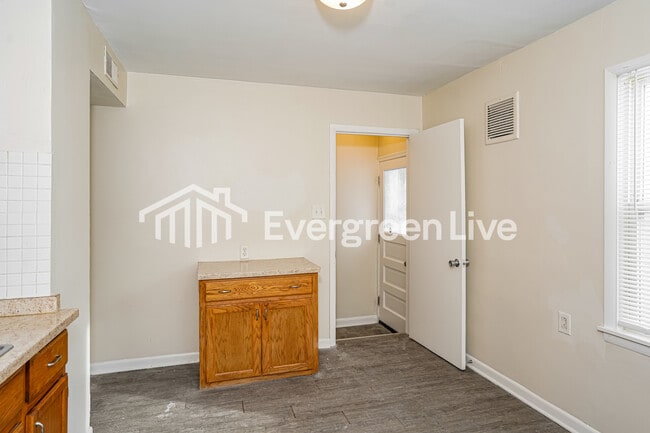 Building Photo - 5055 N 24th St