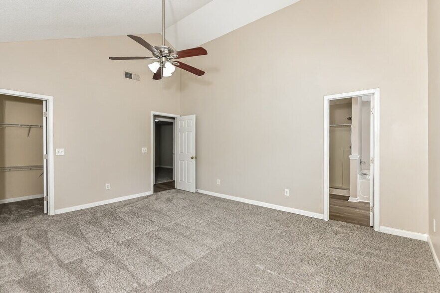 Building Photo - 335 Shadetree Ln