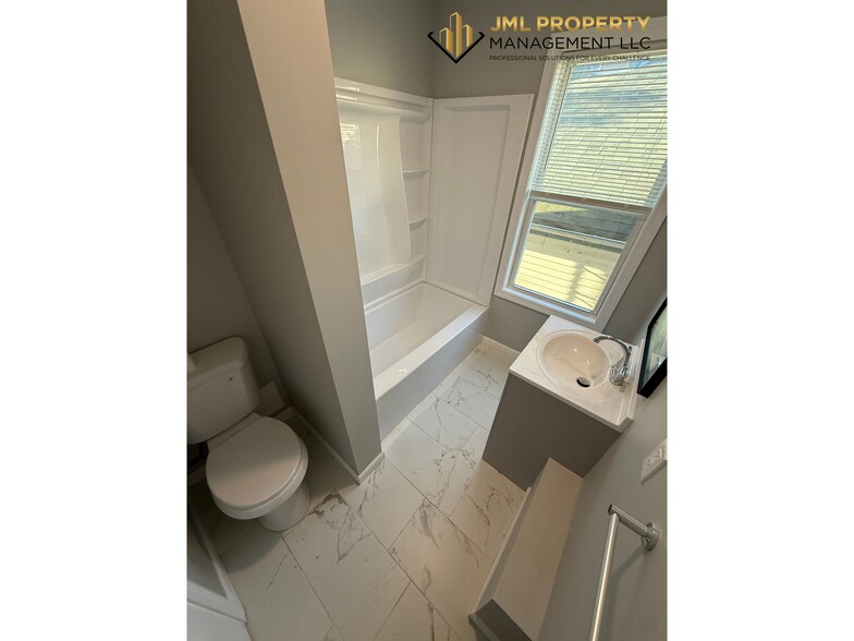 Building Photo - 47 Bogle St