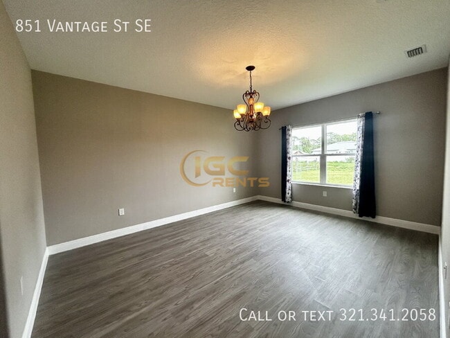 Building Photo - 851 Vantage St SE