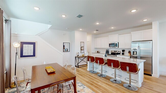 Building Photo - 2906 ELLE DR