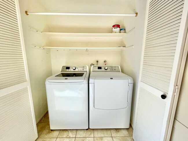 Building Photo - Desirable 3/2 San Antonio Village Condo
