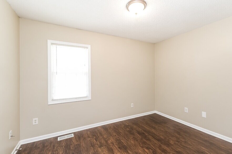 Building Photo - 103 Doree Ln