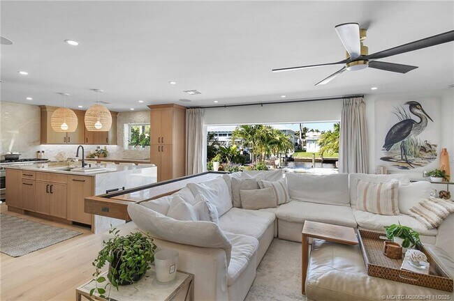 Building Photo - 1425 SW Egret Way