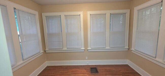 Building Photo - Rountree Area, Close to MSU! 2 Bedroom House!  $1095!