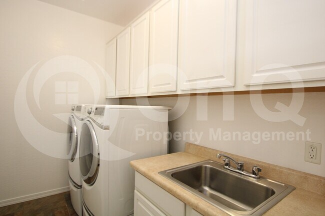 Building Photo - 1465 E Ibis St