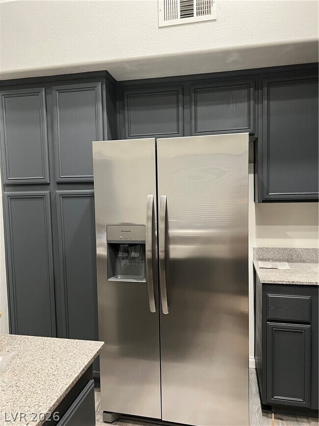 Building Photo - 230 Tayman Park Ave