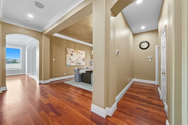 Building Photo - 5934 Stratford Gardens Dr